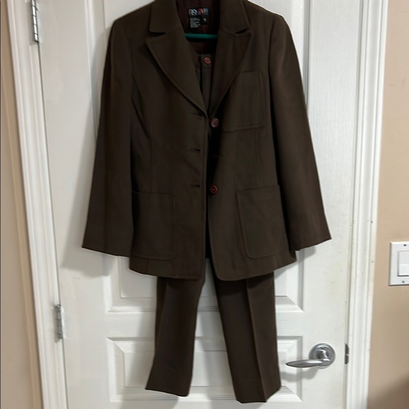 Brown Women's Pant Suit - Picture 16 of 16